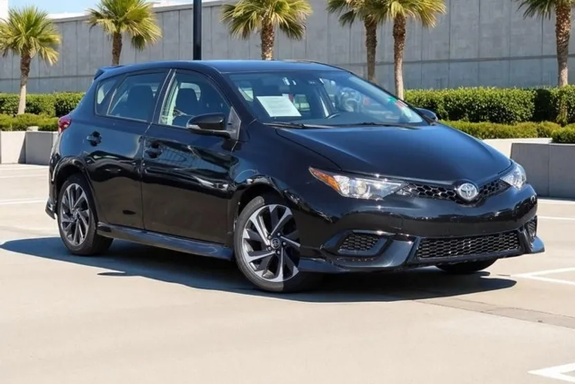 2017 Toyota Corolla iM photo 1