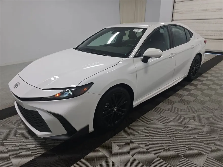 2025 Toyota Camry LE photo 1