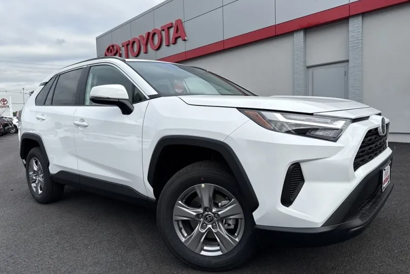 2025 Toyota RAV4 XLE photo 1