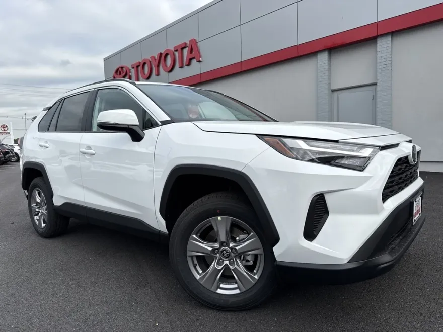 2025 Toyota RAV4 XLE photo 1