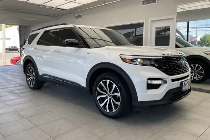 2025 Ford Explorer photo 1