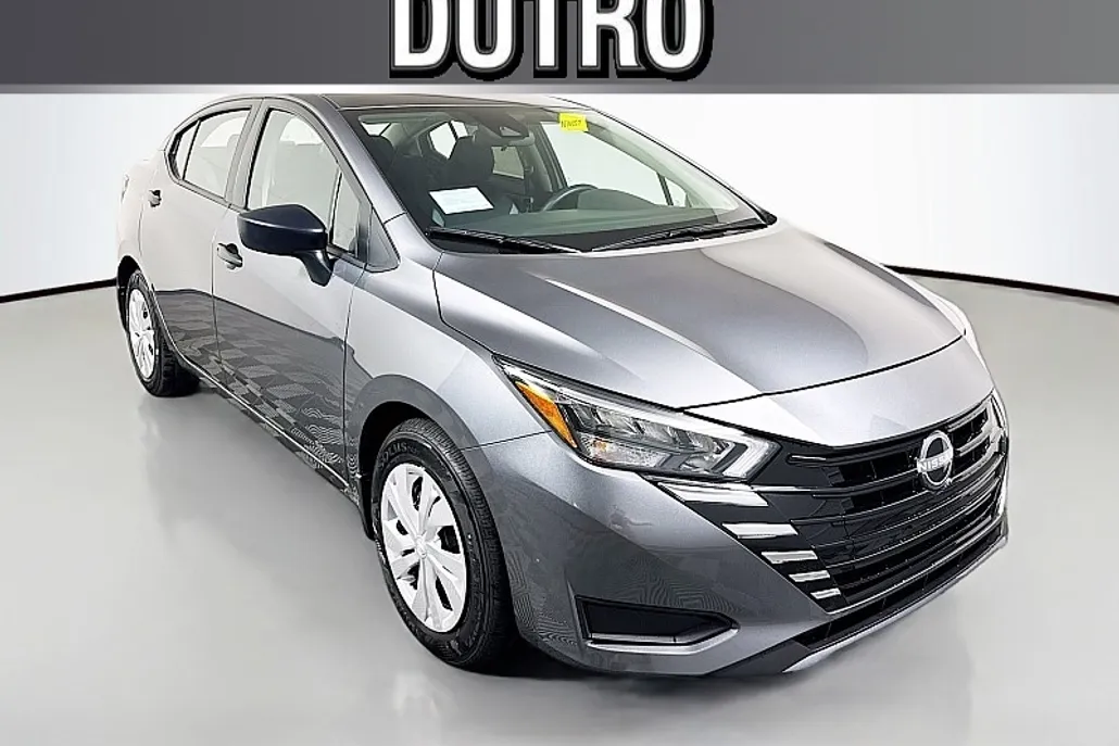 2025 Nissan Versa 1.6 S photo 1