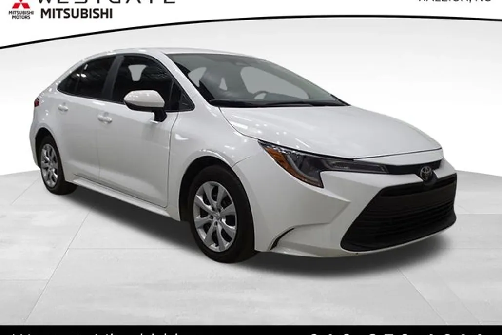 2024 Toyota Corolla LE photo 1