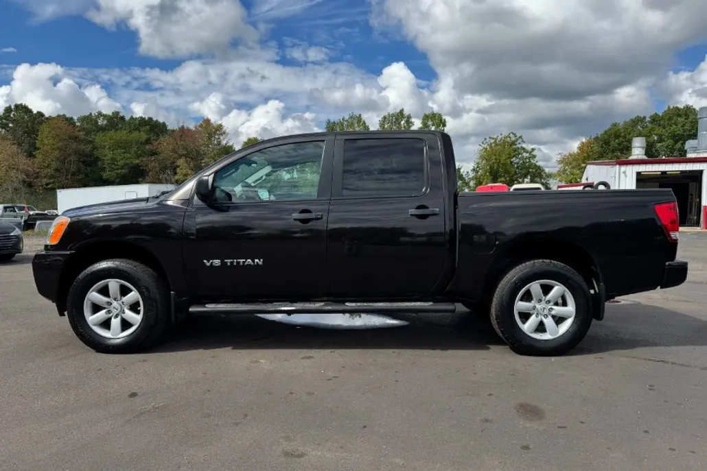 2013 Nissan Titan S photo 1