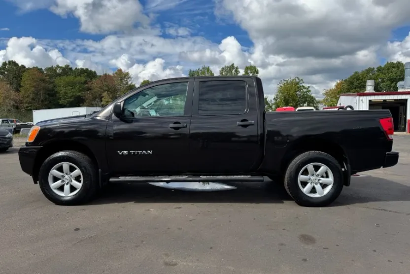 2013 Nissan Titan S photo 1