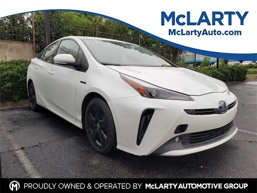 2021 Toyota Prius L Eco photo 1