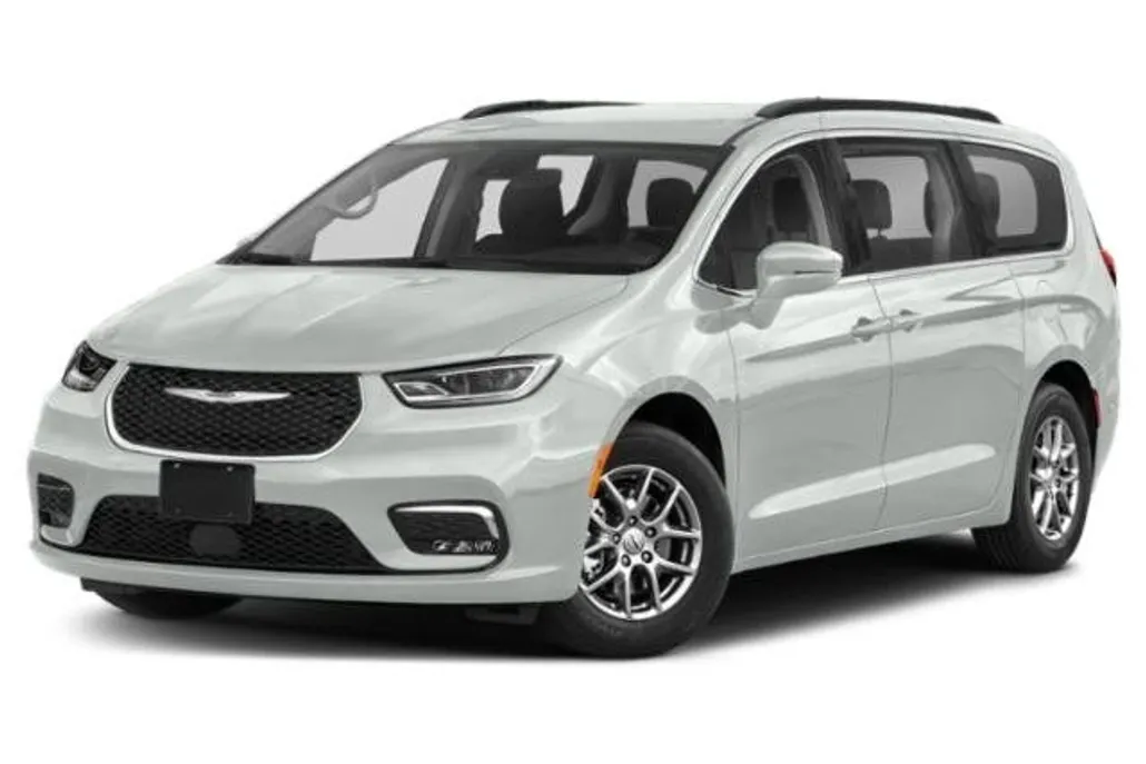 2022 Chrysler Pacifica Touring L photo 1