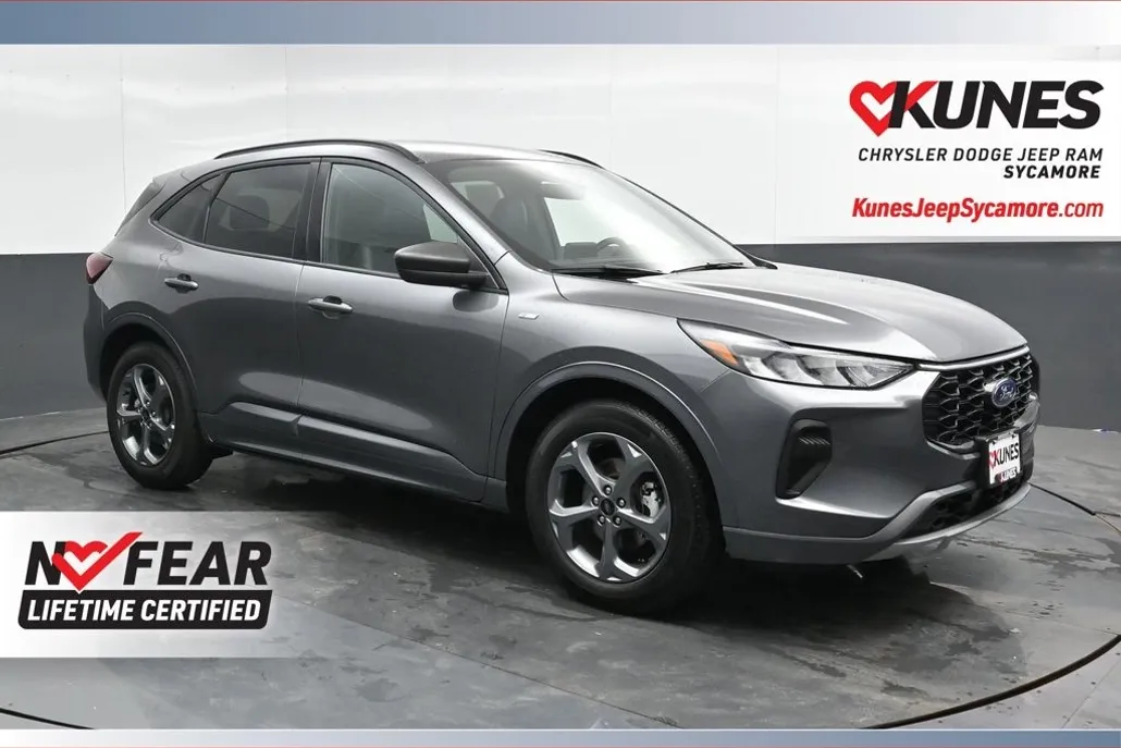 2024 Ford Escape ST-Line photo 1