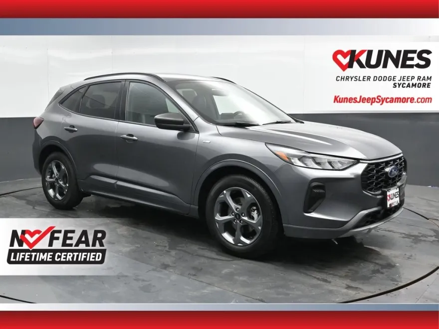 2024 Ford Escape ST-Line photo 1