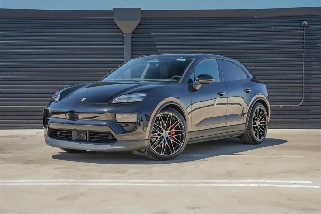 2025 Porsche Macan Electric photo 1