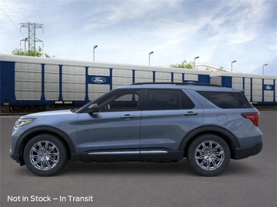 2025 Ford Explorer photo 1