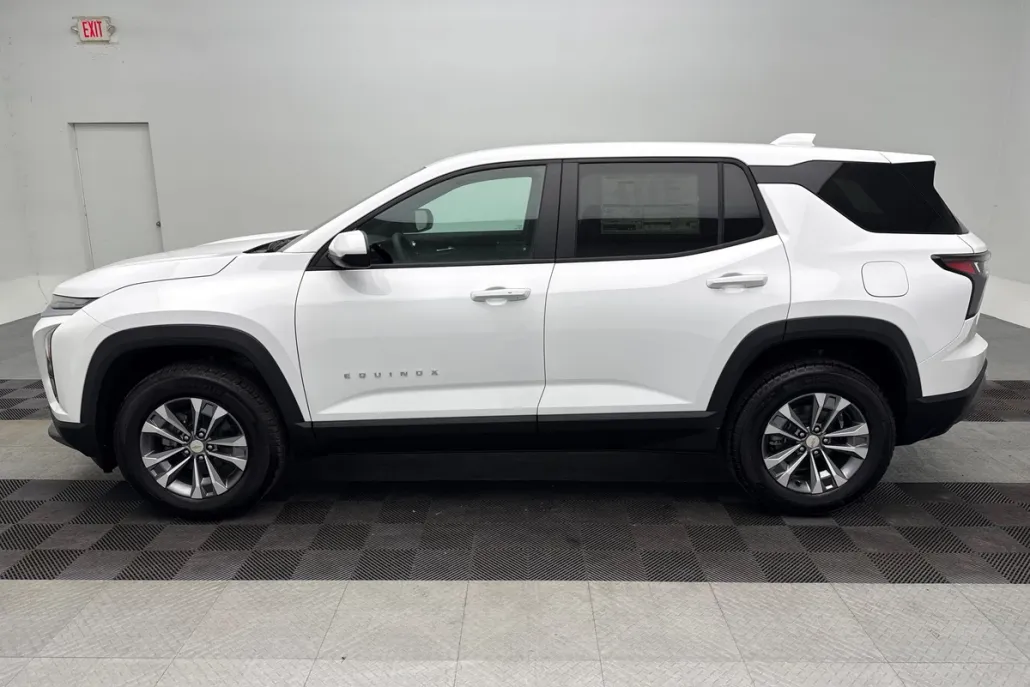 2026 Chevrolet Equinox LT photo 1