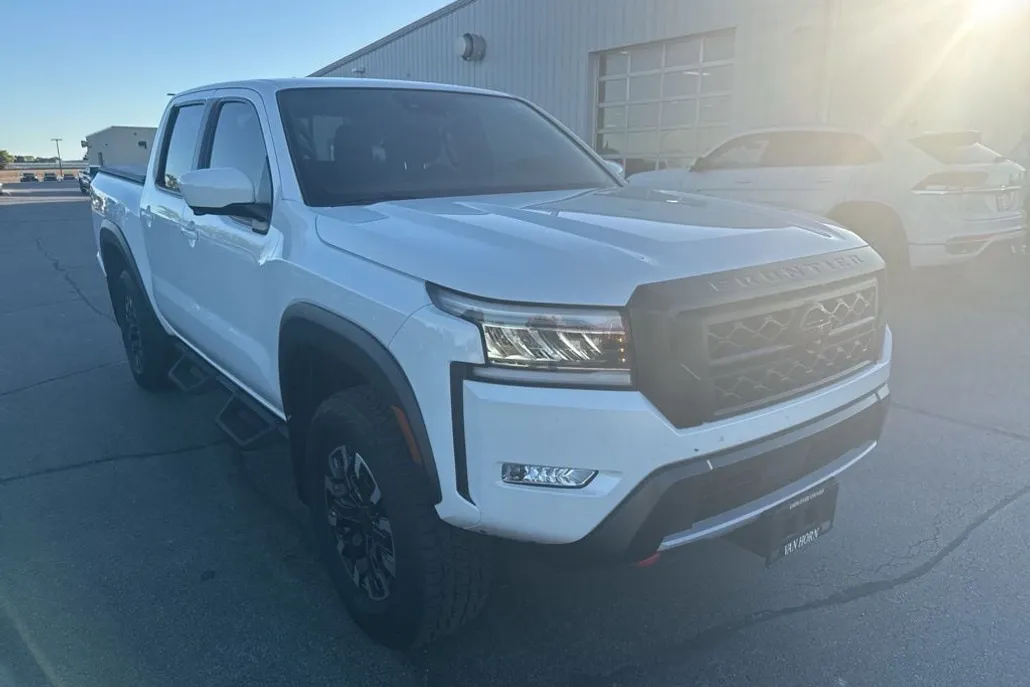 2023 Nissan Frontier PRO-4X photo 1