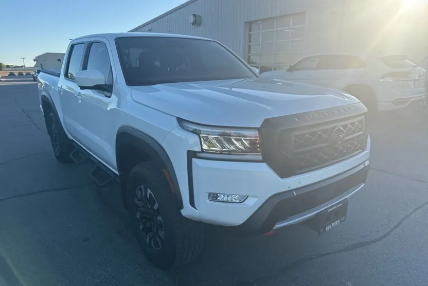 2023 Nissan Frontier PRO-4X photo 1