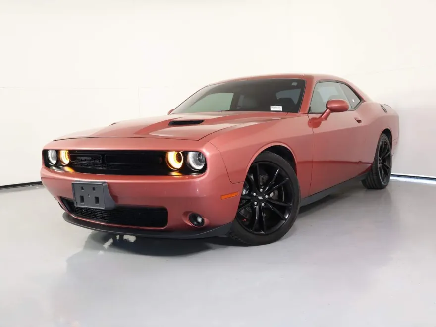 2018 Dodge Challenger SXT photo 1