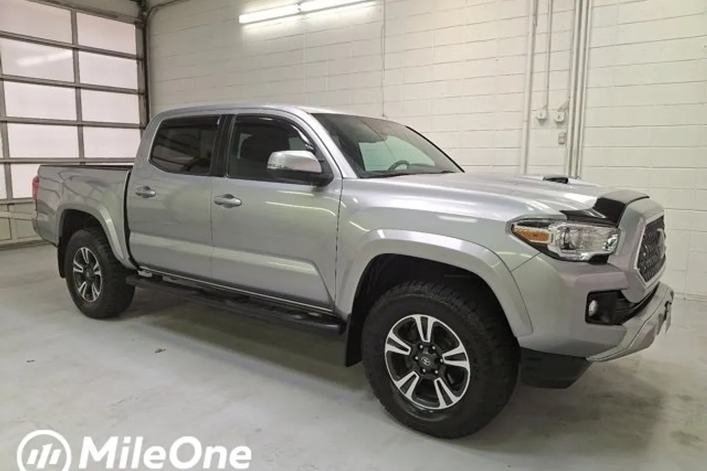 2019 Toyota Tacoma TRD Sport photo 1