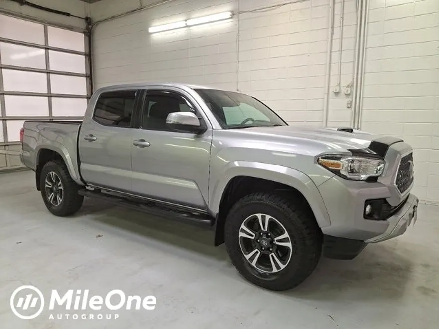 2019 Toyota Tacoma TRD Sport photo 1