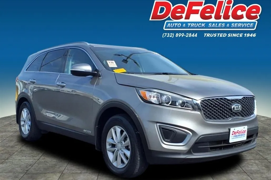 2017 Kia Sorento LX V6 photo 1