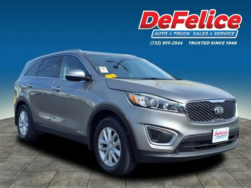 2017 Kia Sorento LX V6 photo 1