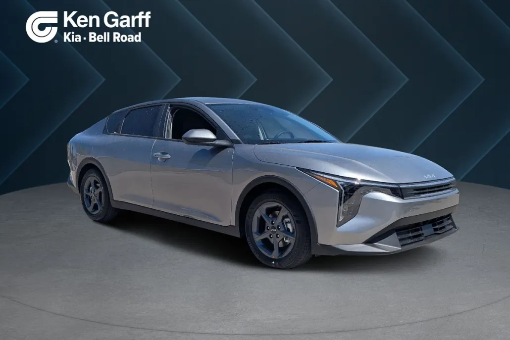 2025 Kia K4 LXS photo 1