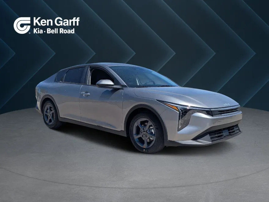 2025 Kia K4 LXS photo 1