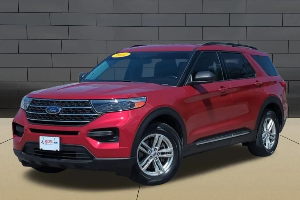2022 Ford Explorer XLT photo 1