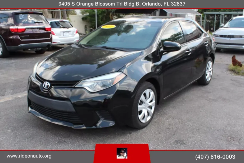 2014 Toyota Corolla LE photo 1