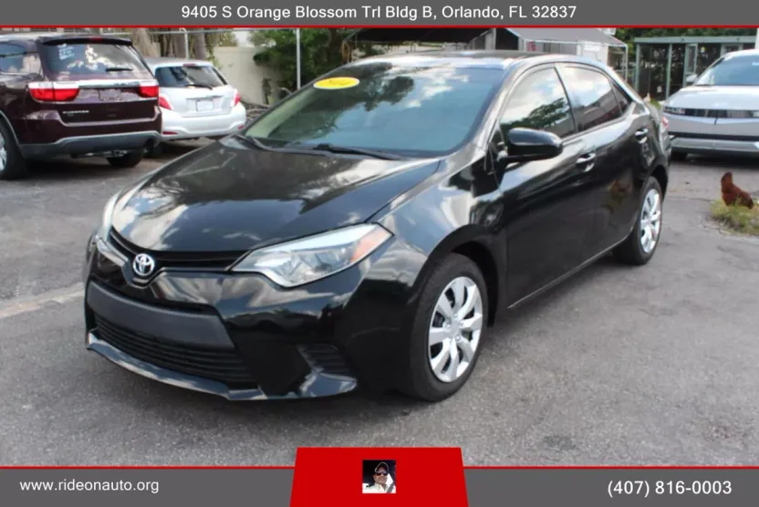 2014 Toyota Corolla LE photo 1