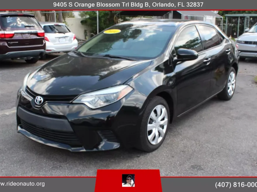 2014 Toyota Corolla LE photo 1