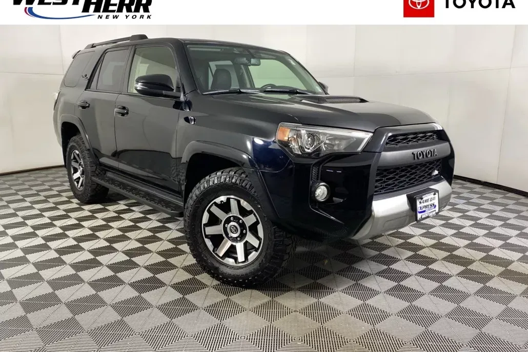 2019 Toyota 4Runner TRD Off-Road Premium photo 1