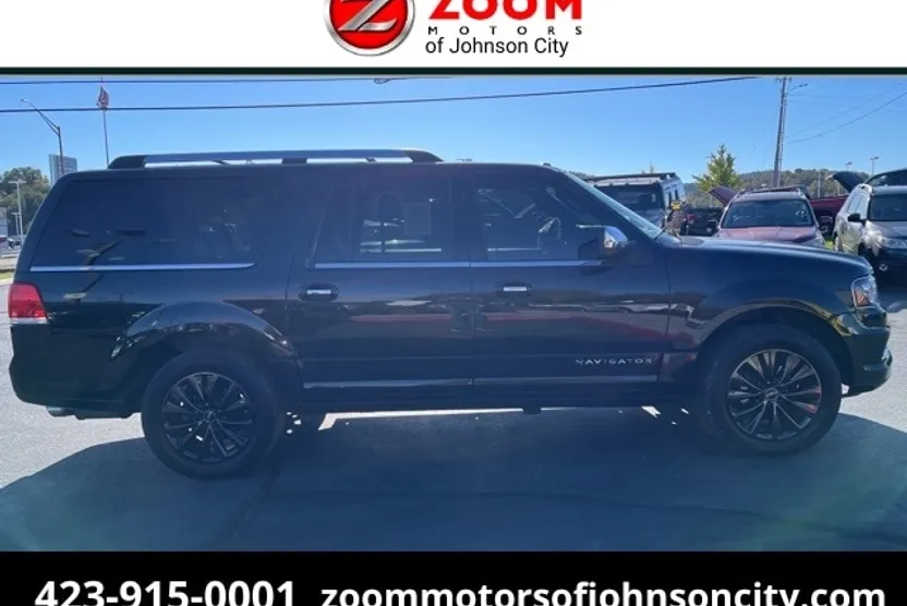 2015 Lincoln Navigator L Base photo 1
