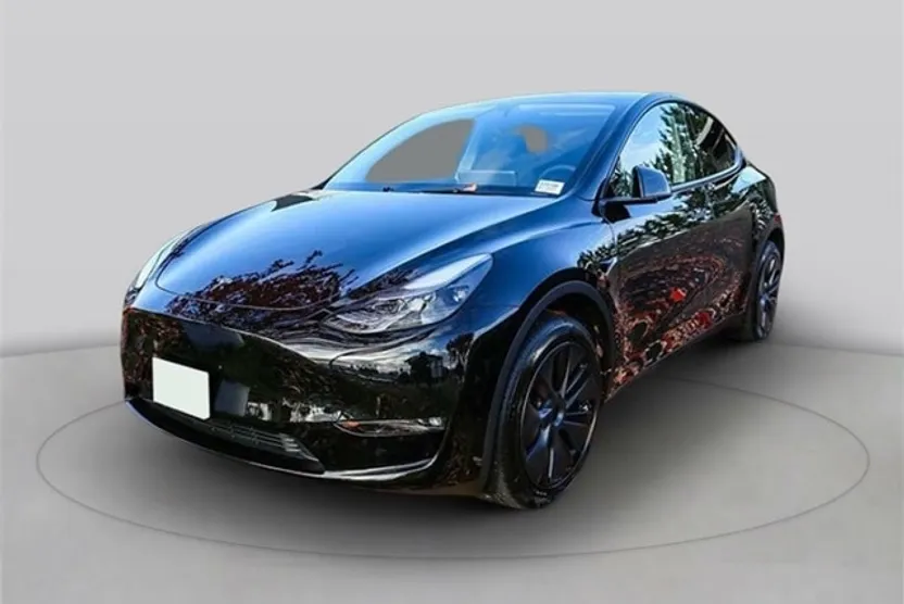 2025 Tesla Model Y Long Range photo 1