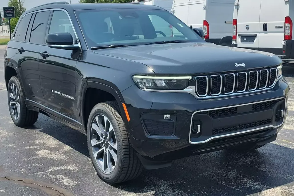 2025 Jeep Grand Cherokee Overland photo 1