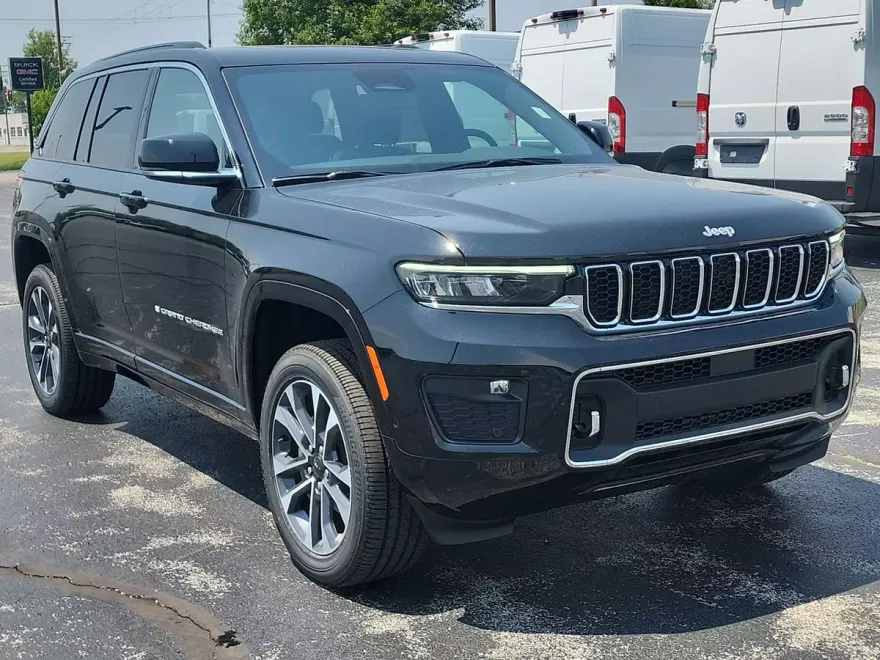 2025 Jeep Grand Cherokee Overland photo 1