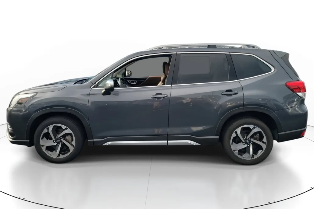 2022 Subaru Forester Touring photo 1