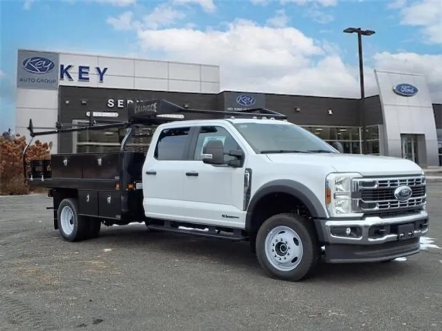 2024 Ford F-550 photo 1