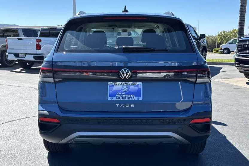 2025 Volkswagen Taos S photo 1