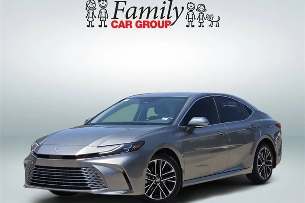 2025 Toyota Camry XLE photo 1
