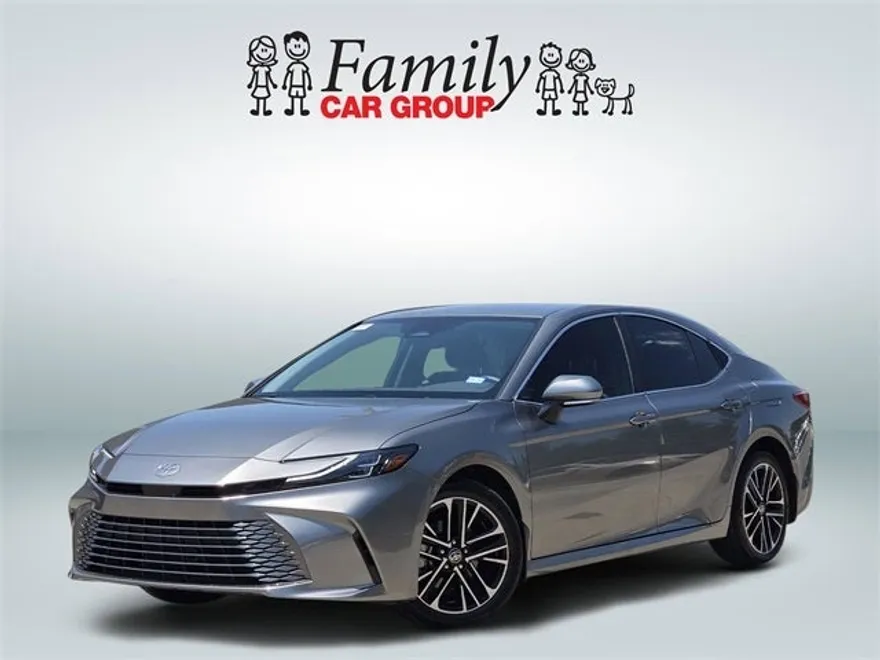 2025 Toyota Camry XLE photo 1