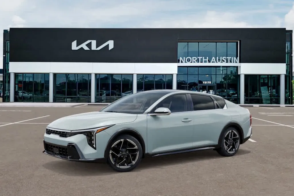 2025 Kia K4 GT-Line photo 1