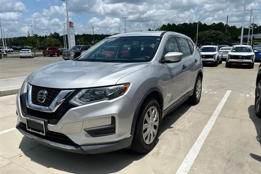 2018 Nissan Rogue S photo 1