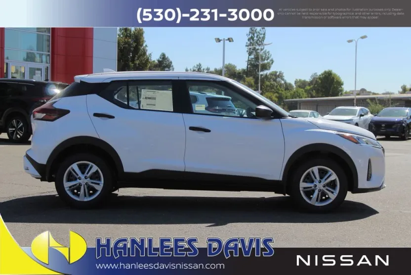 2025 Nissan Kicks Play S photo 1