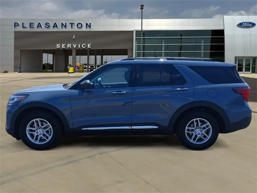2025 Ford Explorer photo 1