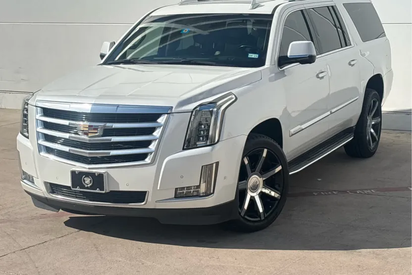 2018 Cadillac Escalade ESV Luxury photo 1