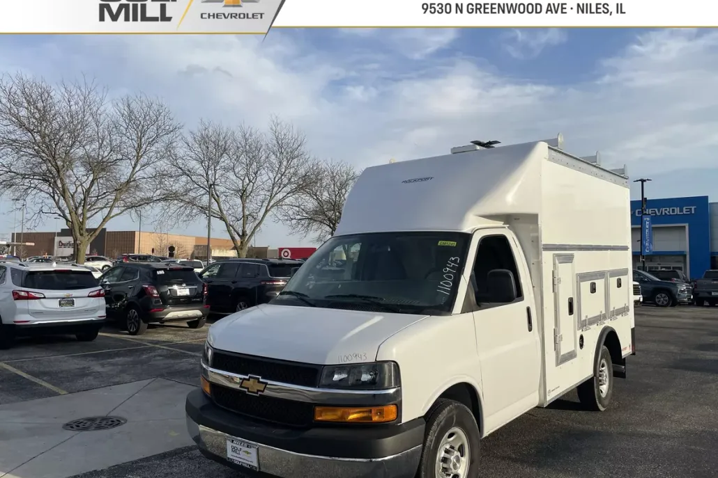 2025 Chevrolet Express 3500 Cutaway Van photo 1