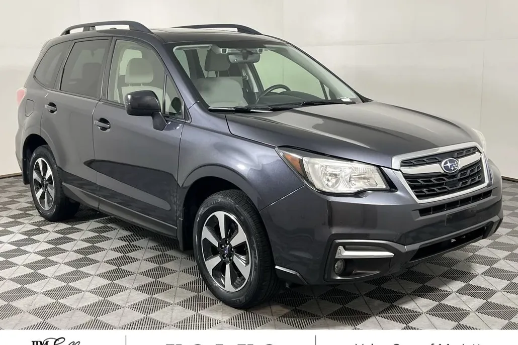2017 Subaru Forester 2.5i Premium photo 1