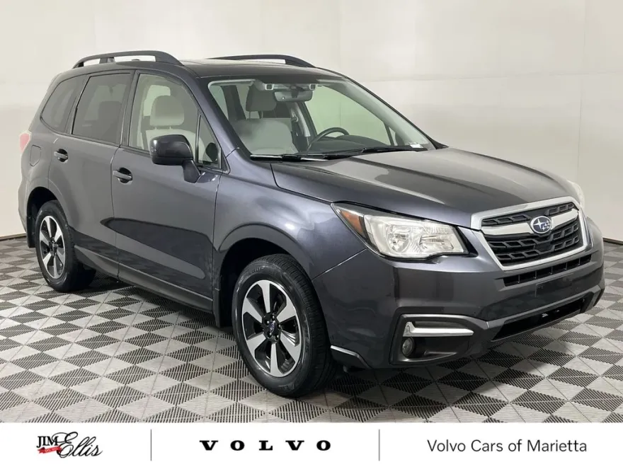 2017 Subaru Forester 2.5i Premium photo 1