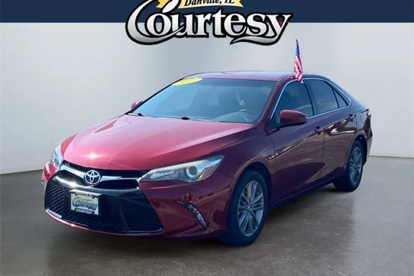 2017 Toyota Camry XLE photo 1