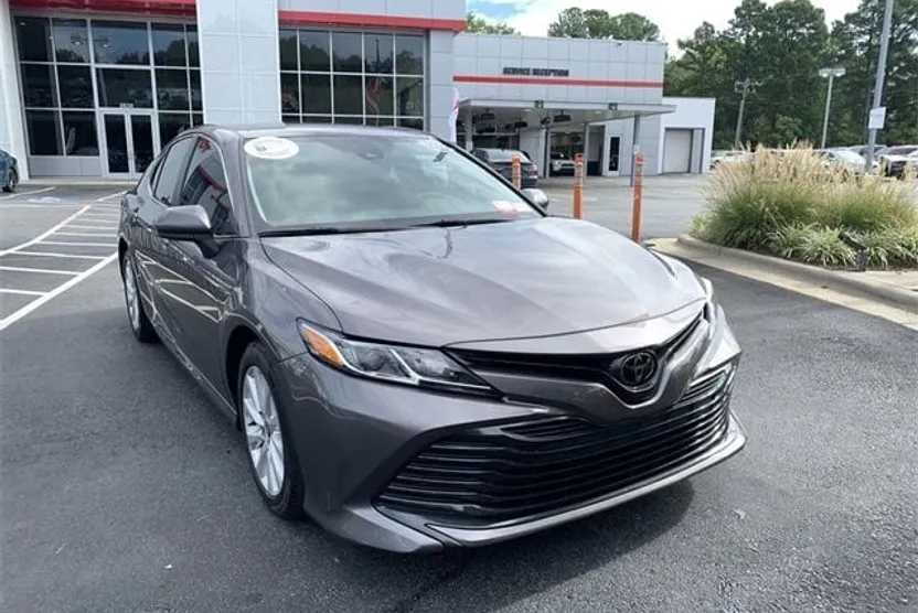 2020 Toyota Camry LE photo 1