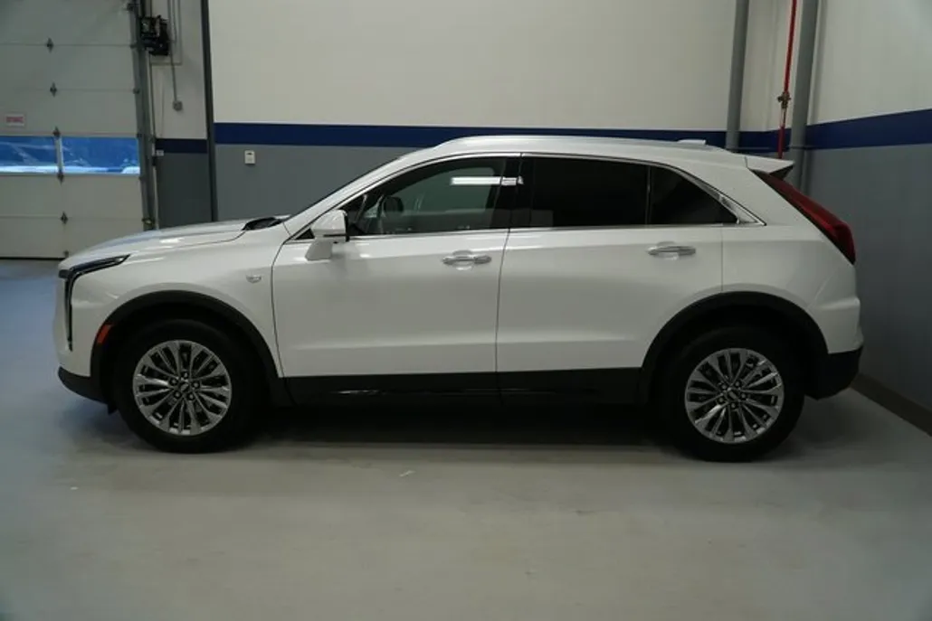 2025 Cadillac XT4 Premium Luxury photo 1